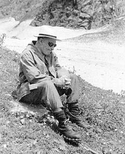   1938 : .  .